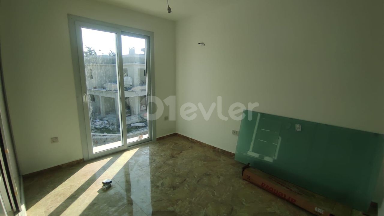 2+1 WOHNUNG ZU VERKAUFEN IN KYRENIA ** 