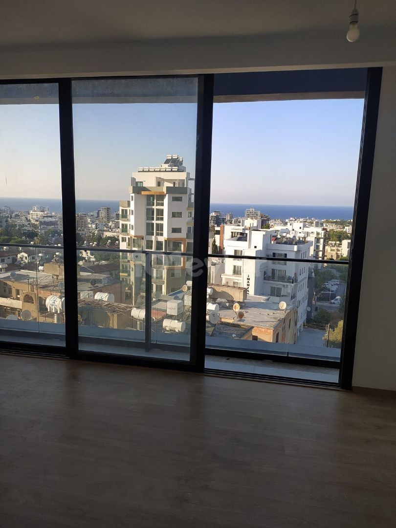 Penthouse zum Verkauf im Zentrum von Kyrenia mit Berg-und Meerblick ** 