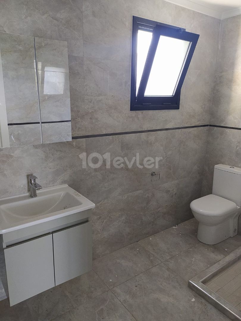 Girne'nin merkezinde, dağ ve deniz manzaralı satılık penthouse