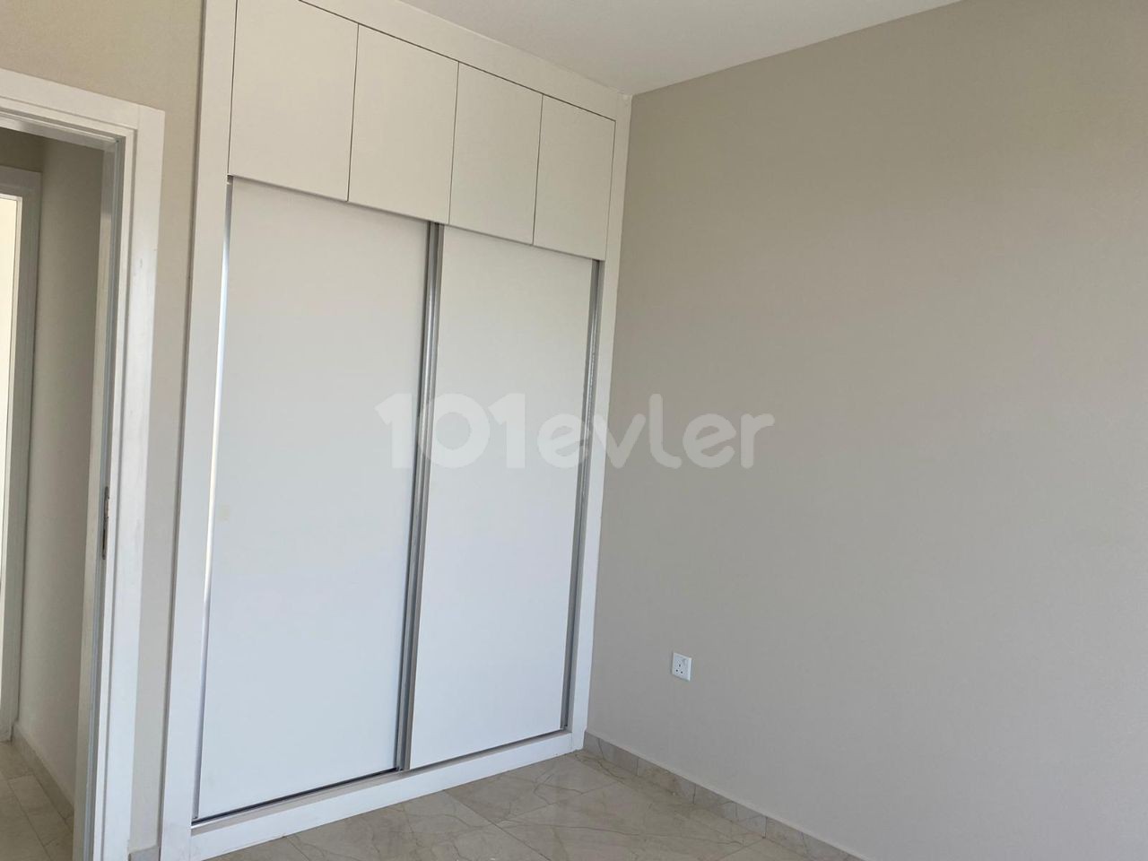 İSKELE YENİBOĞAZİÇİ'NDE SATILIK 2+1 DAİRE