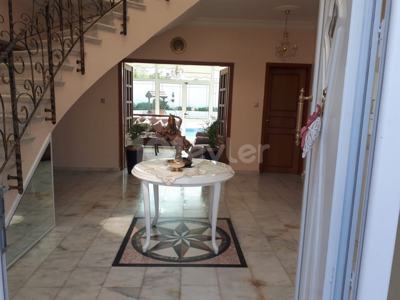 Iskele-Villa mit Grundstück zum Verkauf in Ergazi ** 