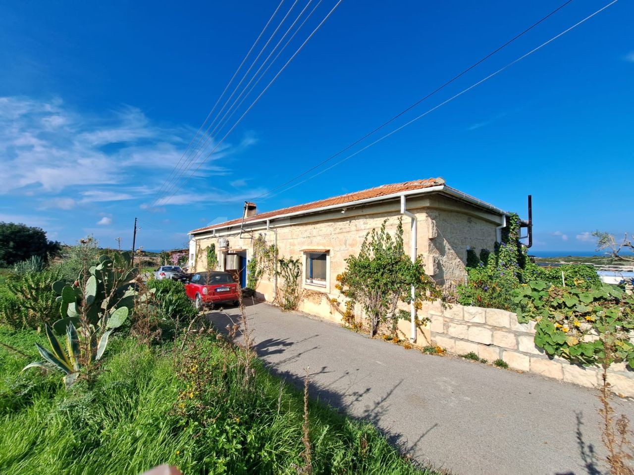 Villa zum Verkauf mit Berg - und Meerblick in Yenierenköy ** 