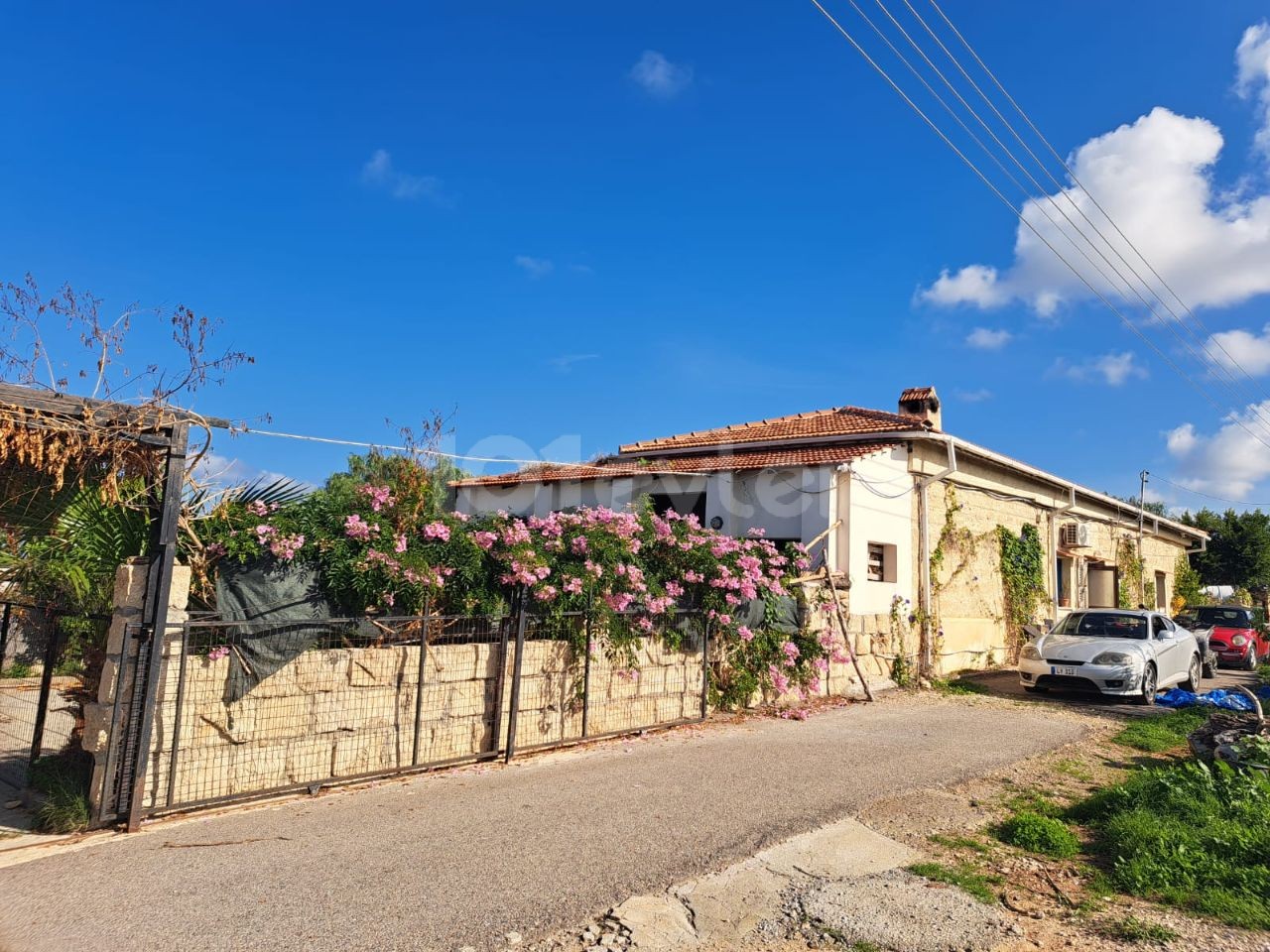 Villa zum Verkauf mit Berg - und Meerblick in Yenierenköy ** 