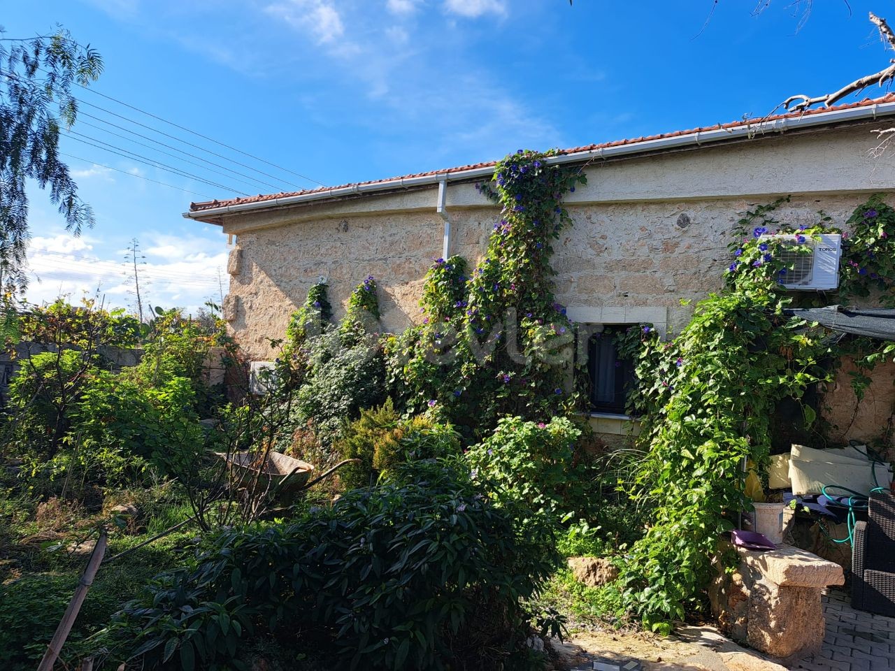 Villa zum Verkauf mit Berg - und Meerblick in Yenierenköy ** 