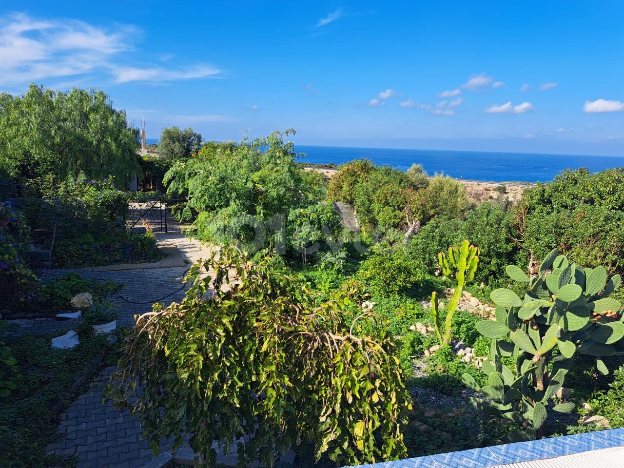 Villa zum Verkauf mit Berg - und Meerblick in Yenierenköy ** 