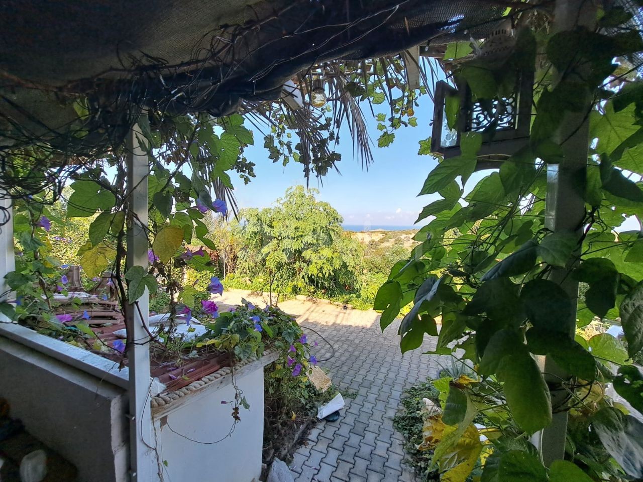 Villa zum Verkauf mit Berg - und Meerblick in Yenierenköy ** 