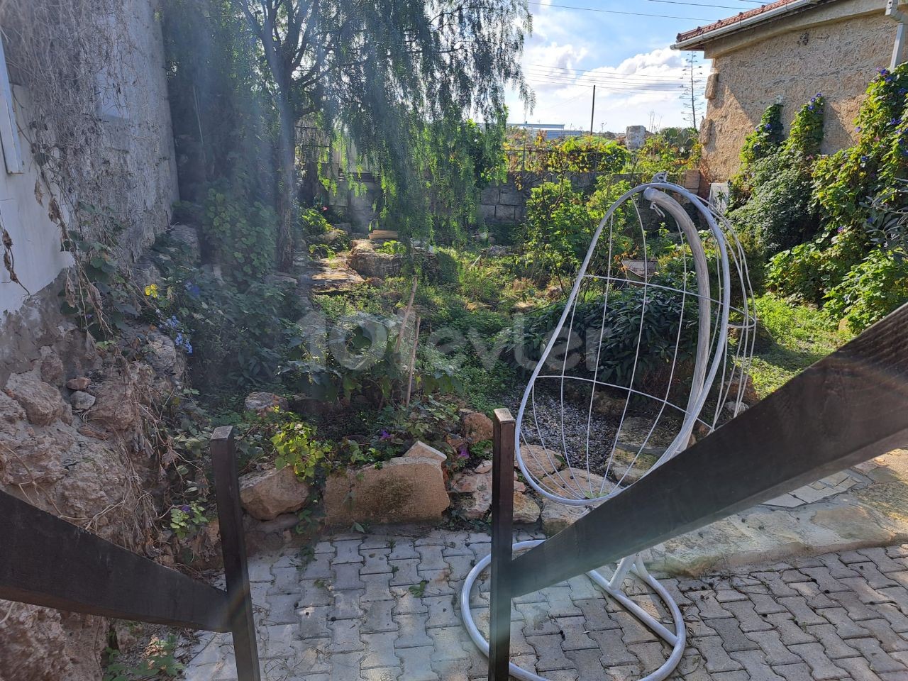 Villa zum Verkauf mit Berg - und Meerblick in Yenierenköy ** 