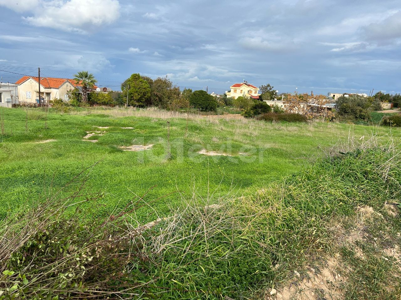 2 Hektar Land zu verkaufen im Dorf in Yeni Erenköy 