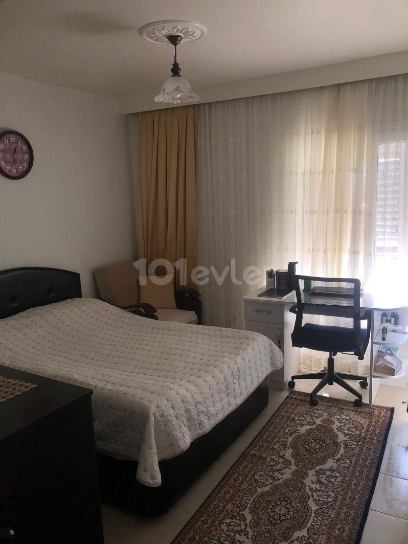 Girne merkezde satılık 2+1 daire