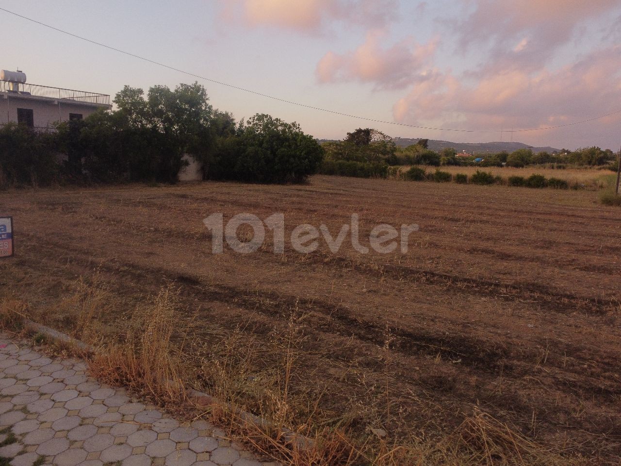 LAND FOR SALE IN DIPKARPAZ, WITH 2 DECORATIONS OF 3 HOUSES