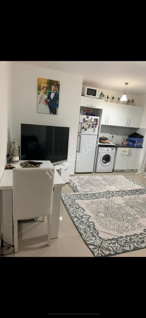 KYRENIA ZENTRUM 1 + 1 VOLL MÖBLIERTE WOHNUNG PREIS FIEL DRINGEND ** 