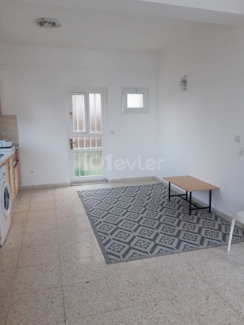 Girne Lapta'da  4+1 ikiz villa 1+1 yardımcı evi , özel havuz