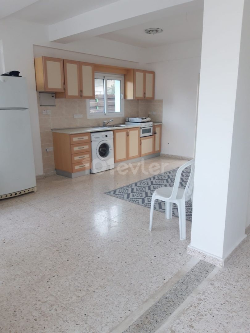 Girne Lapta'da  4+1 ikiz villa 1+1 yardımcı evi , özel havuz