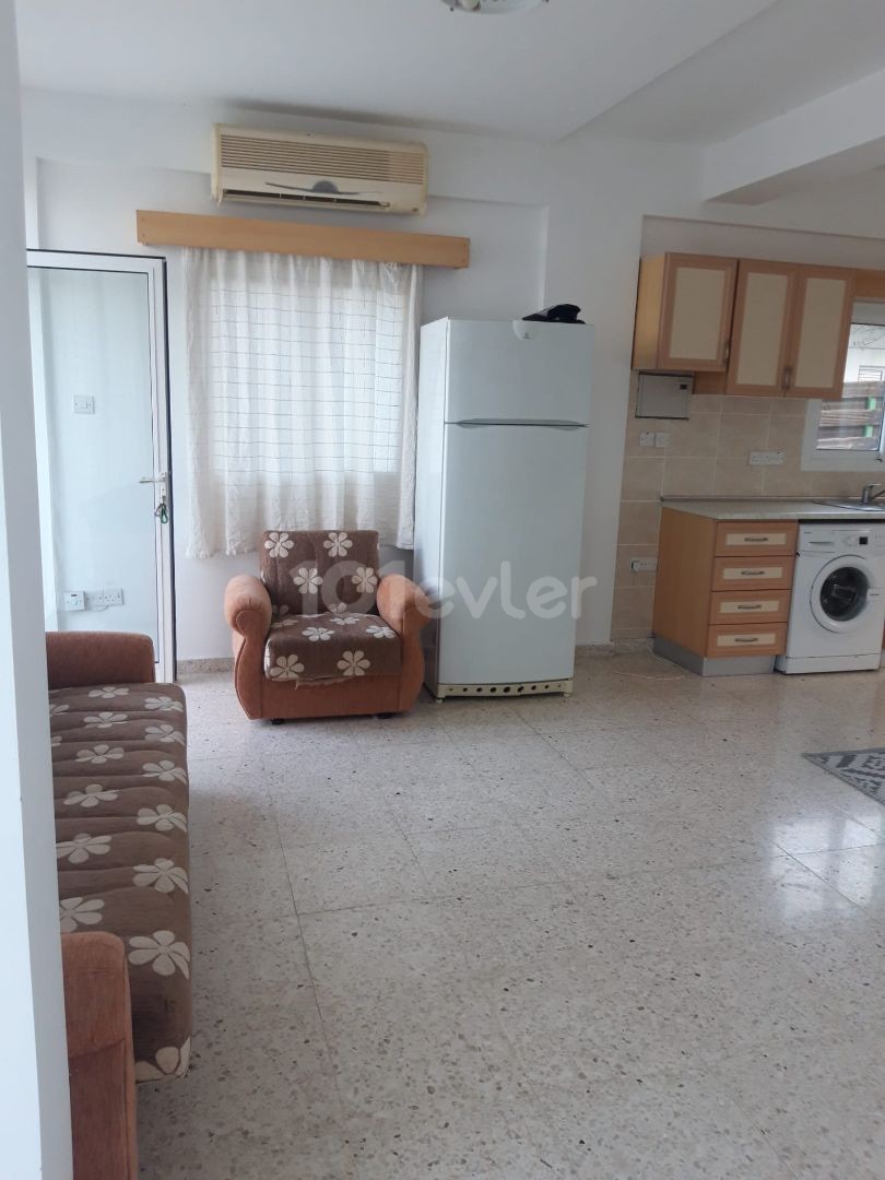 Girne Lapta'da  4+1 ikiz villa 1+1 yardımcı evi , özel havuz