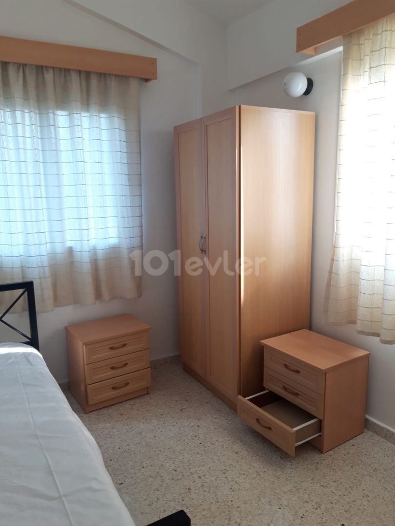 Girne Lapta'da  4+1 ikiz villa 1+1 yardımcı evi , özel havuz