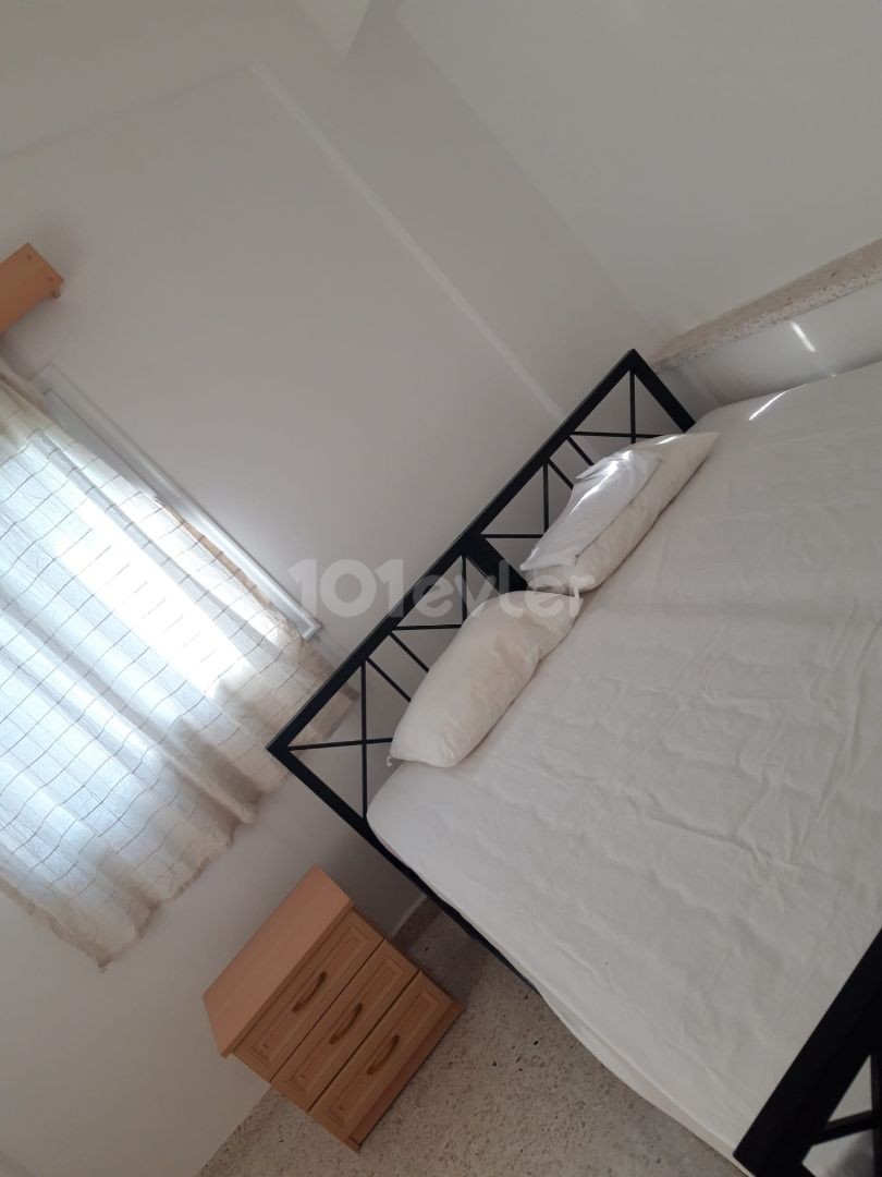 Girne Lapta'da  4+1 ikiz villa 1+1 yardımcı evi , özel havuz