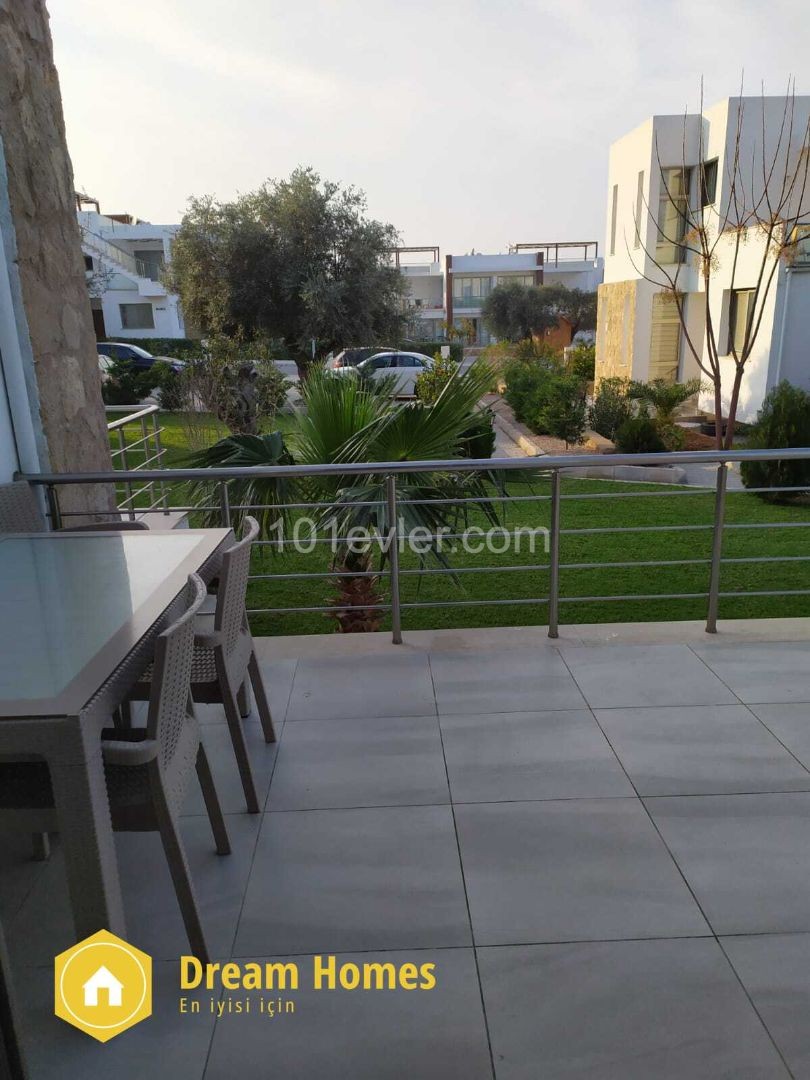 2+1 Luxury Flat For Rent In The Garden Floor In The Site In Zeytinlik Girne ** 