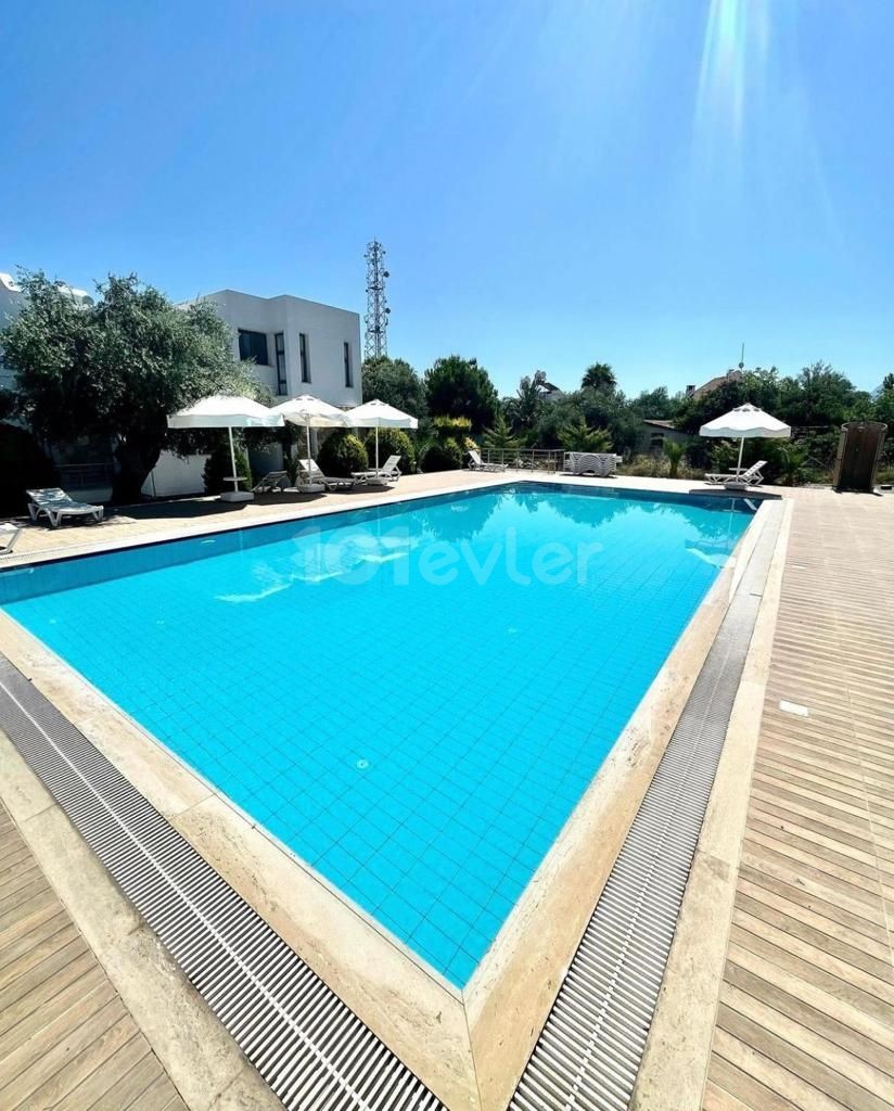 2+1 Luxury Flat For Rent In The Garden Floor In The Site In Zeytinlik Girne ** 