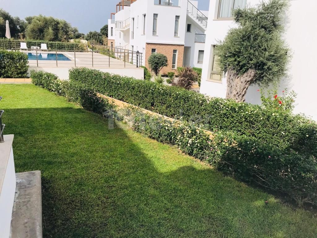 2+1 Luxus-Wohnung Zu vermieten in Kyrenia Olivenhain te Garten Boden ** 