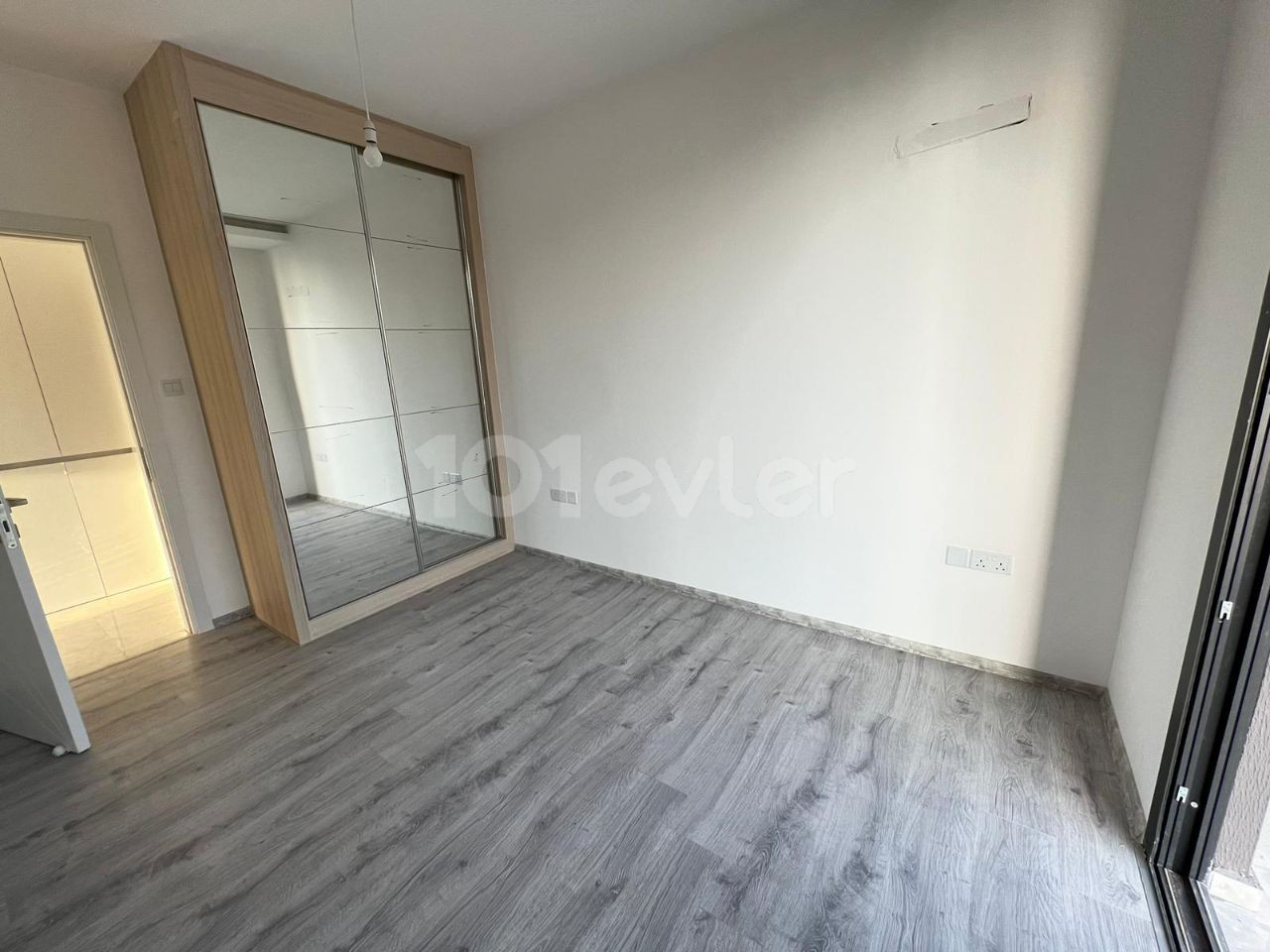 3+1 En-Suite Residence Wohnungen zum Verkauf mit überdachtem Parkplatz ,in sehr privater Lage, auf der Bellapais Straße, der Perle von Kyrenia ** 