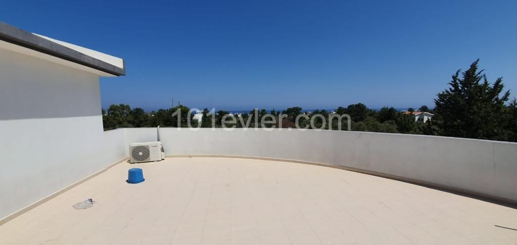 1+1 Luxus-Wohnung zum Verkauf mit privater Terrasse in Zypern Kyrenia Karaoglanoglu ** 