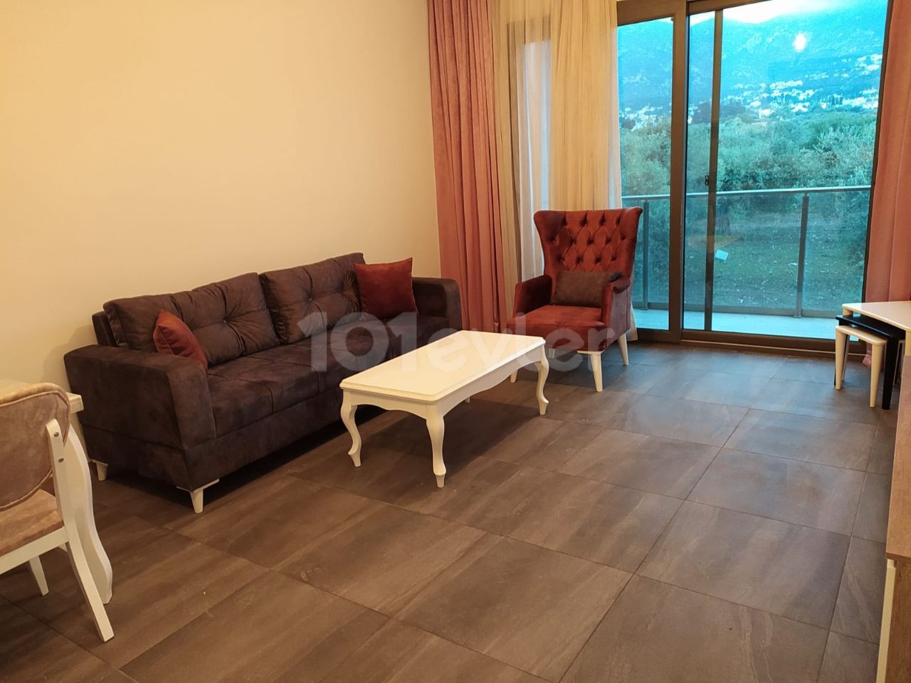 2 + 1 LUXUSWOHNUNG ZUR MIETE MIT EIGENER TERRASSE UND EIGENEM BAD MIT HERRLICHEM BERG-UND MEERBLICK IN KYRENIA OZANKÖY ** 