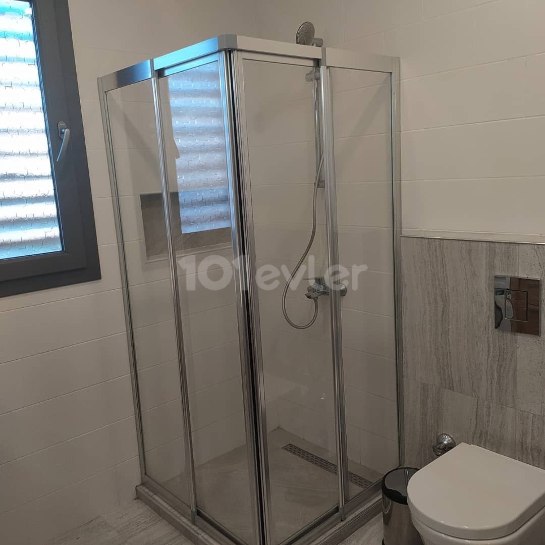 2+1 LUXUS-WOHNUNG ZUR MIETE IN KYRENIA ZENTRUM VON ZYPERN ** 