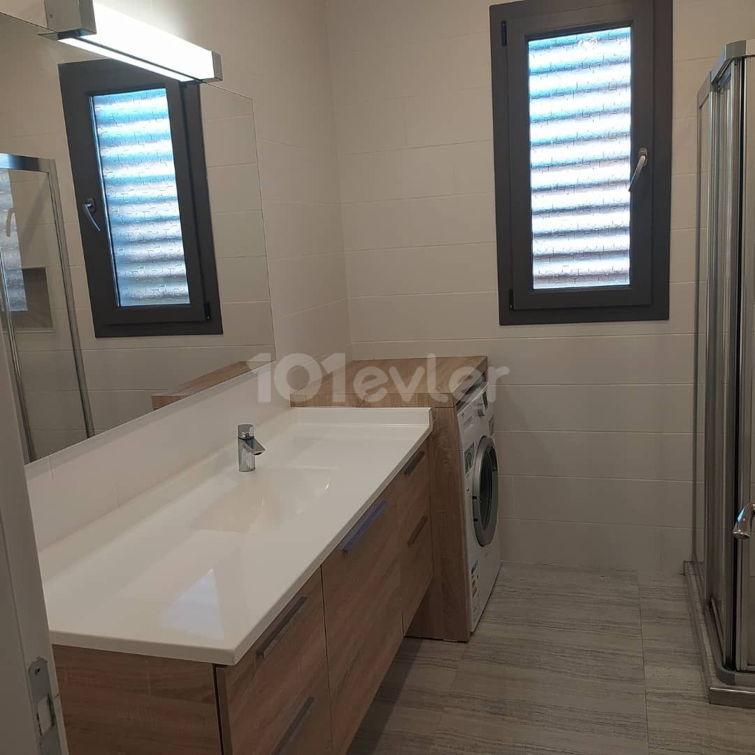 2+1 LUXUS-WOHNUNG ZUR MIETE IN KYRENIA ZENTRUM VON ZYPERN ** 