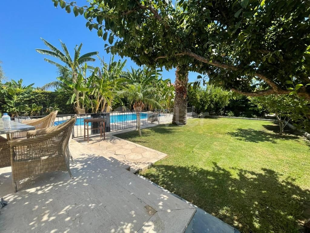 4 + 1 LUXURY VILLA FOR SALE WITH PRIVATE POOL ON 1000 M2 OF LAND, 100 METERS FROM THE SEA IN ALSANCAK, KYRENIA, CYPRUS ** 