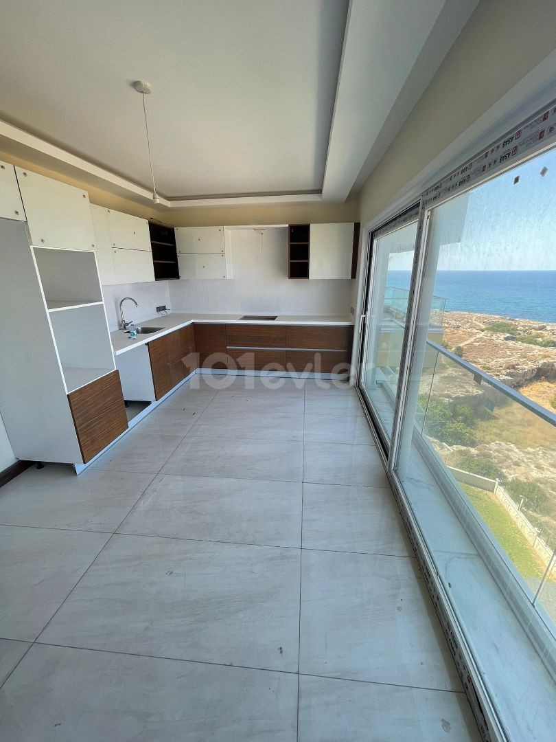 3+1 LUXUS-WOHNUNG ZUM VERKAUF IN ZYPERN KYRENIA ZENTRUM, VOR ORT, DIREKT AM MEER ** 