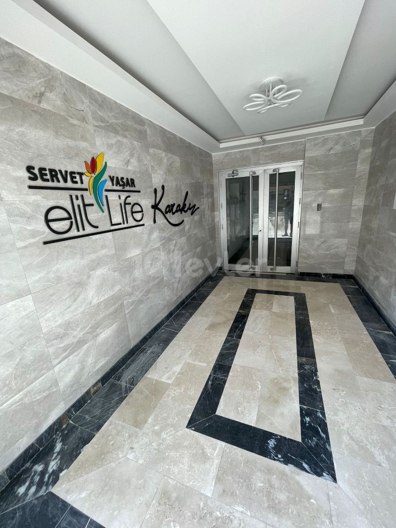 KIBRIS GİRNE MERKEZ'DE, SİTE İÇERİSİNDE,  DENİZE SIFIR SATILIK 3+1 LÜKS DAİRE