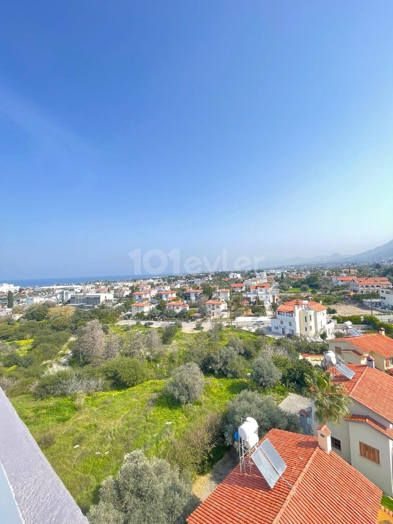 3+1 LUXUS-WOHNUNG ZUM VERKAUF MIT HERRLICHEM BERG-UND MEERBLICK, ÜBERDACHTER PARKPLATZ UND GEWERBEGENEHMIGUNG AUF ZYPERN KYRENIA BELLAPAIS STRAßE ** 