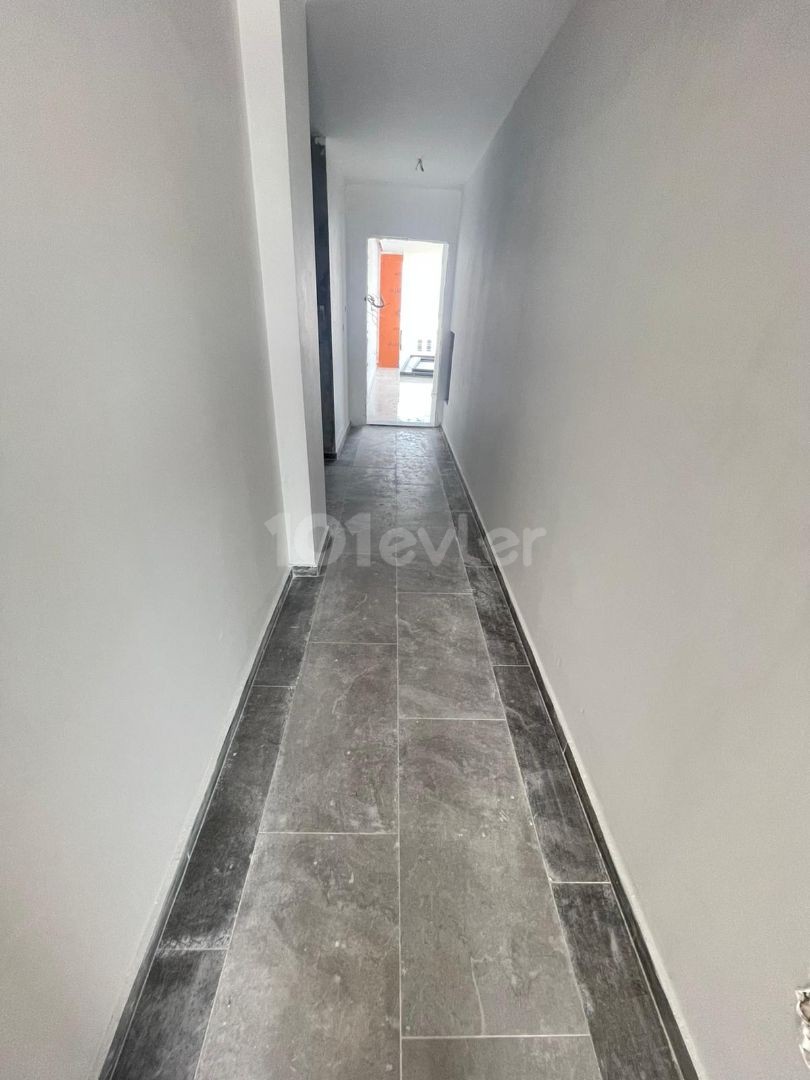 3+1 LUXUS-WOHNUNG ZUM VERKAUF MIT HERRLICHEM BERG-UND MEERBLICK, ÜBERDACHTER PARKPLATZ UND GEWERBEGENEHMIGUNG AUF ZYPERN KYRENIA BELLAPAIS STRAßE ** 