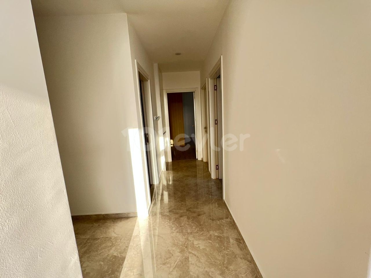 3+1 En-Suite Residenz-Wohnungen zum Verkauf in der Bellapais Road, der Perle von Kyrenia, in einer ganz besonderen Lage, mit herrlichem Berg- und Meerblick, mit überdachtem Parkplatz