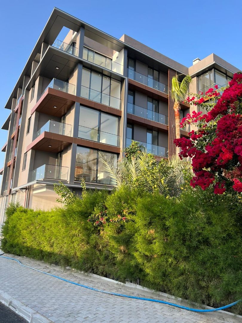 Продажа апартаментов 3+1 En-Suite Residence на Bellapais Road, жемчужина Кирении, в очень особенном месте, с великолепным видом на горы и море, с крытой парковкой.