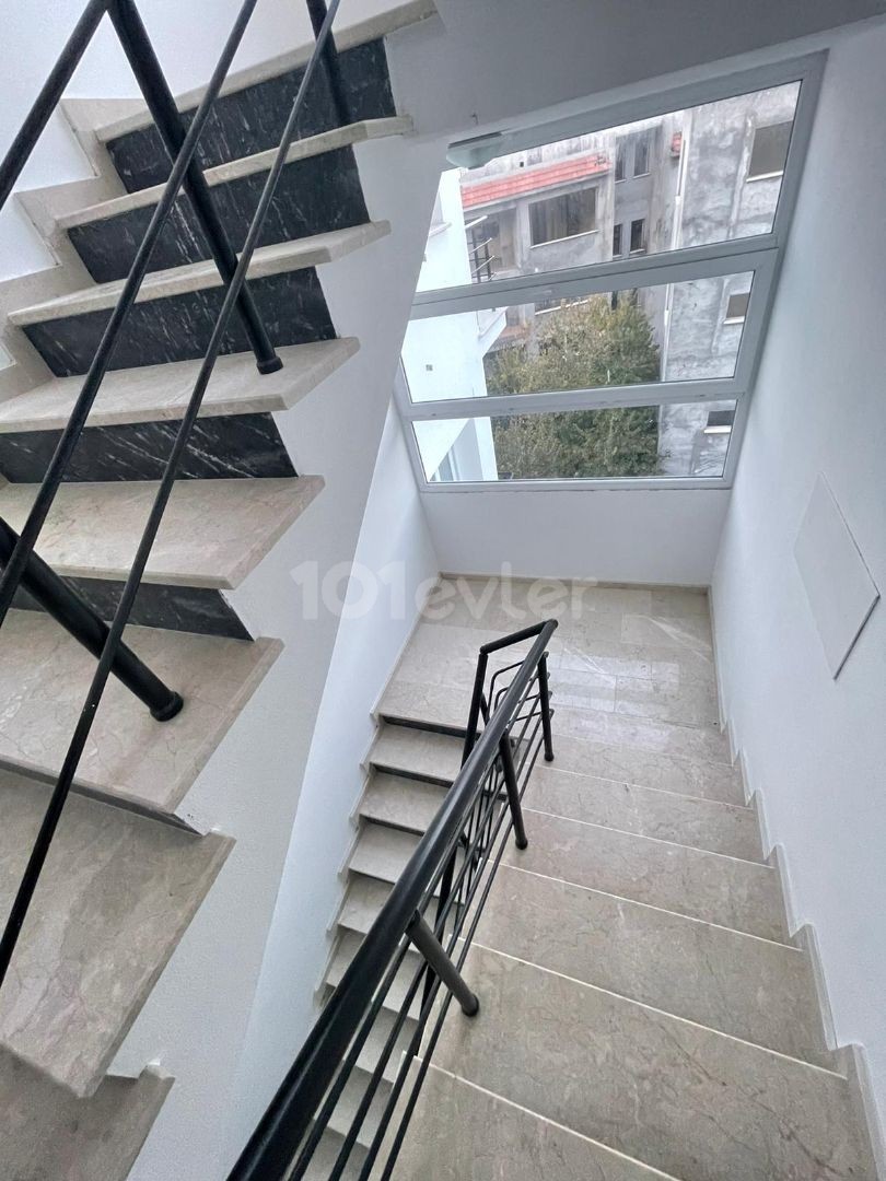 KIBRIS GİRNE ALSANCAK'TA  ULAŞIMI KOLAY 2+1 SATILIK FIRSAT FİYATLI DAİRE