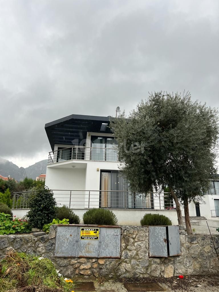 Villa To Rent in Zeytinlik, Kyrenia