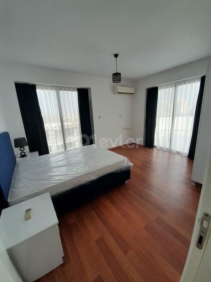 KIBRIS GİRNE MERKEZDE KİRALIK 2+1 DENİZ MANZARALI PENTHOUSE