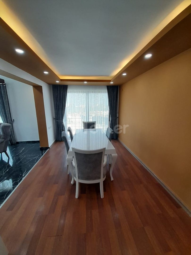 KIBRIS GİRNE MERKEZDE KİRALIK 2+1 DENİZ MANZARALI PENTHOUSE