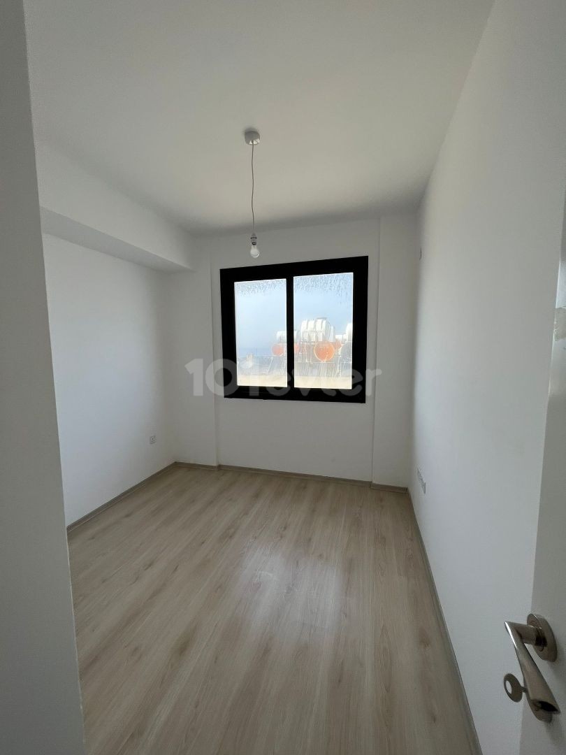 KIBRIS GİRNE MERKEZ'DE SATILIK 3+1 DAĞ VE DENİZ MANZARALI DAİRE