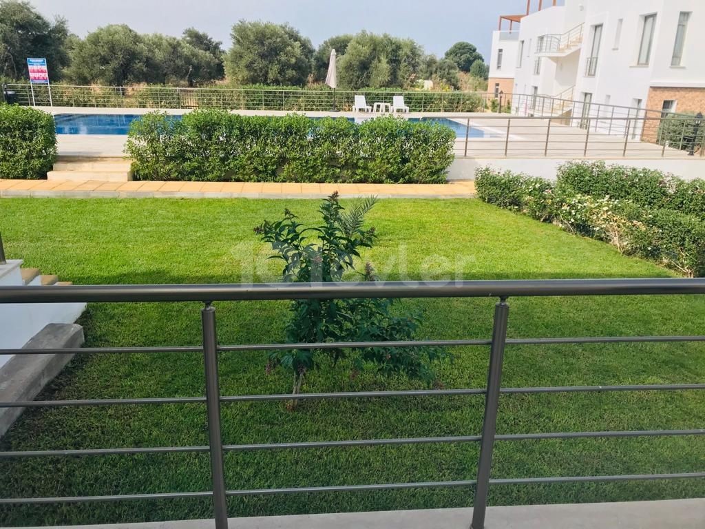 2+1 WOHNUNG ZUR MIETE IN EINER ANLAGE MIT POOL IN DER OLIVENHAINREGION VON GİRNE 