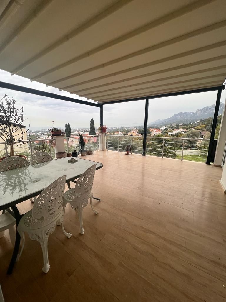 4+2 TRIPLEX-VILLA ZU VERKAUFEN MIT ATEMBERAUBENDEM BERGBLICK UND MEERBLICK IN ZYPERN GIRNE EDREMIT INNERHALB VON 1 DEZ. GRUNDSTÜCK