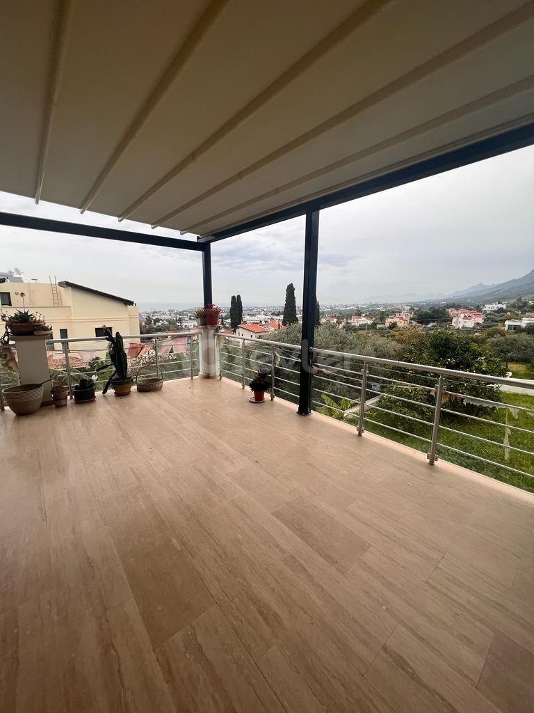 4+2 TRIPLEX-VILLA ZU VERKAUFEN MIT ATEMBERAUBENDEM BERGBLICK UND MEERBLICK IN ZYPERN GIRNE EDREMIT INNERHALB VON 1 DEZ. GRUNDSTÜCK