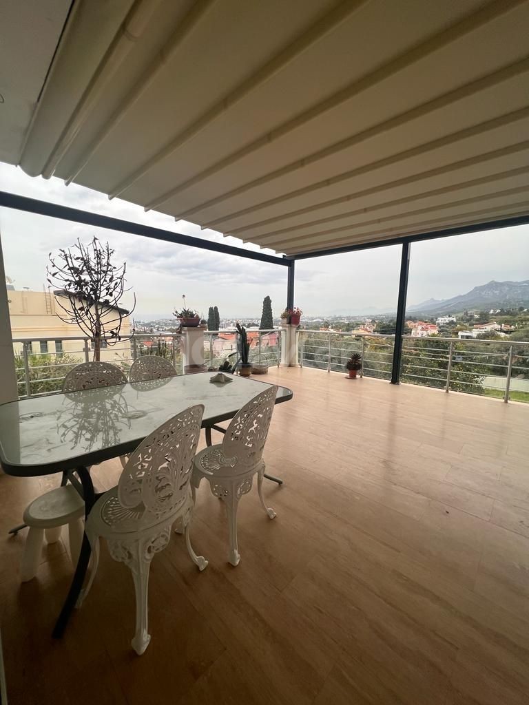 4+2 TRIPLEX-VILLA ZU VERKAUFEN MIT ATEMBERAUBENDEM BERGBLICK UND MEERBLICK IN ZYPERN GIRNE EDREMIT INNERHALB VON 1 DEZ. GRUNDSTÜCK