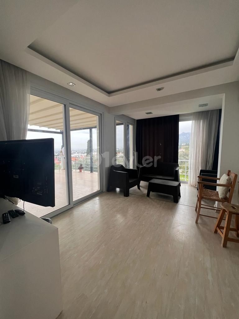 4+2 TRIPLEX-VILLA ZU VERKAUFEN MIT ATEMBERAUBENDEM BERGBLICK UND MEERBLICK IN ZYPERN GIRNE EDREMIT INNERHALB VON 1 DEZ. GRUNDSTÜCK