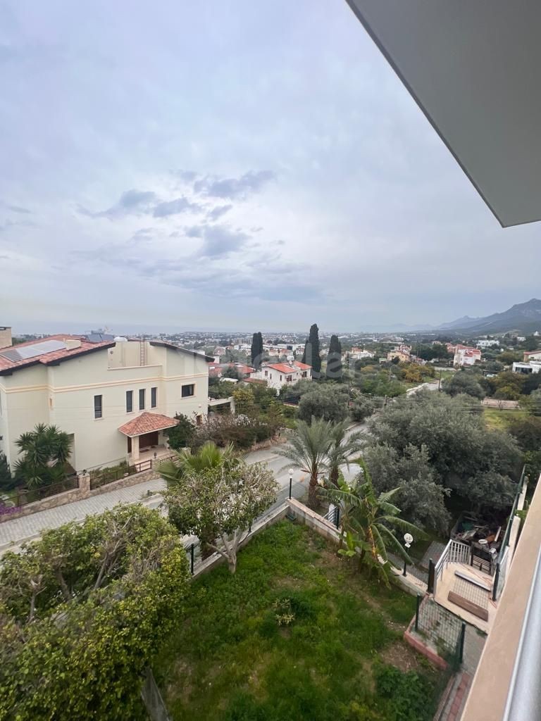 4+2 TRIPLEX-VILLA ZU VERKAUFEN MIT ATEMBERAUBENDEM BERGBLICK UND MEERBLICK IN ZYPERN GIRNE EDREMIT INNERHALB VON 1 DEZ. GRUNDSTÜCK