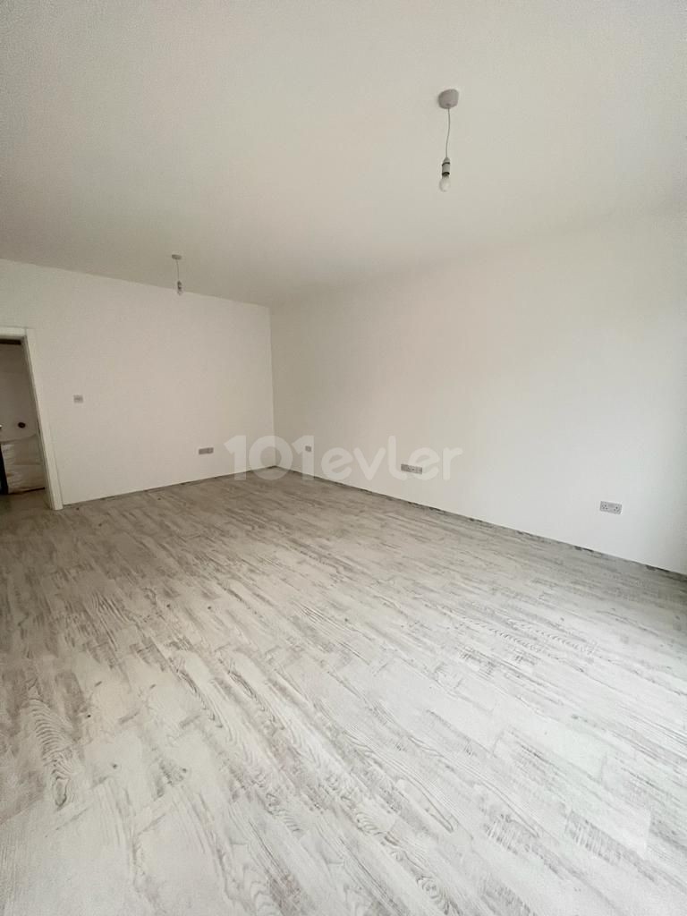 KIBRIS GİRNE LAPTA BÖLGESİNDE TAŞINMAYA HAZIR SATILIK 3+1 DAİRE