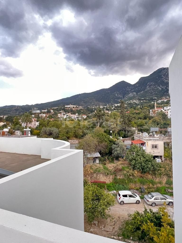 BEREIT ZUM EINZUG IN 3+1 WOHNUNG ZUM VERKAUF IN ZYPERN KYRENIA LAPTA REGION