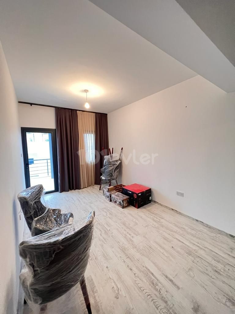 KIBRIS GİRNE LAPTA BÖLGESİNDE TAŞINMAYA HAZIR SATILIK 3+1 DAİRE