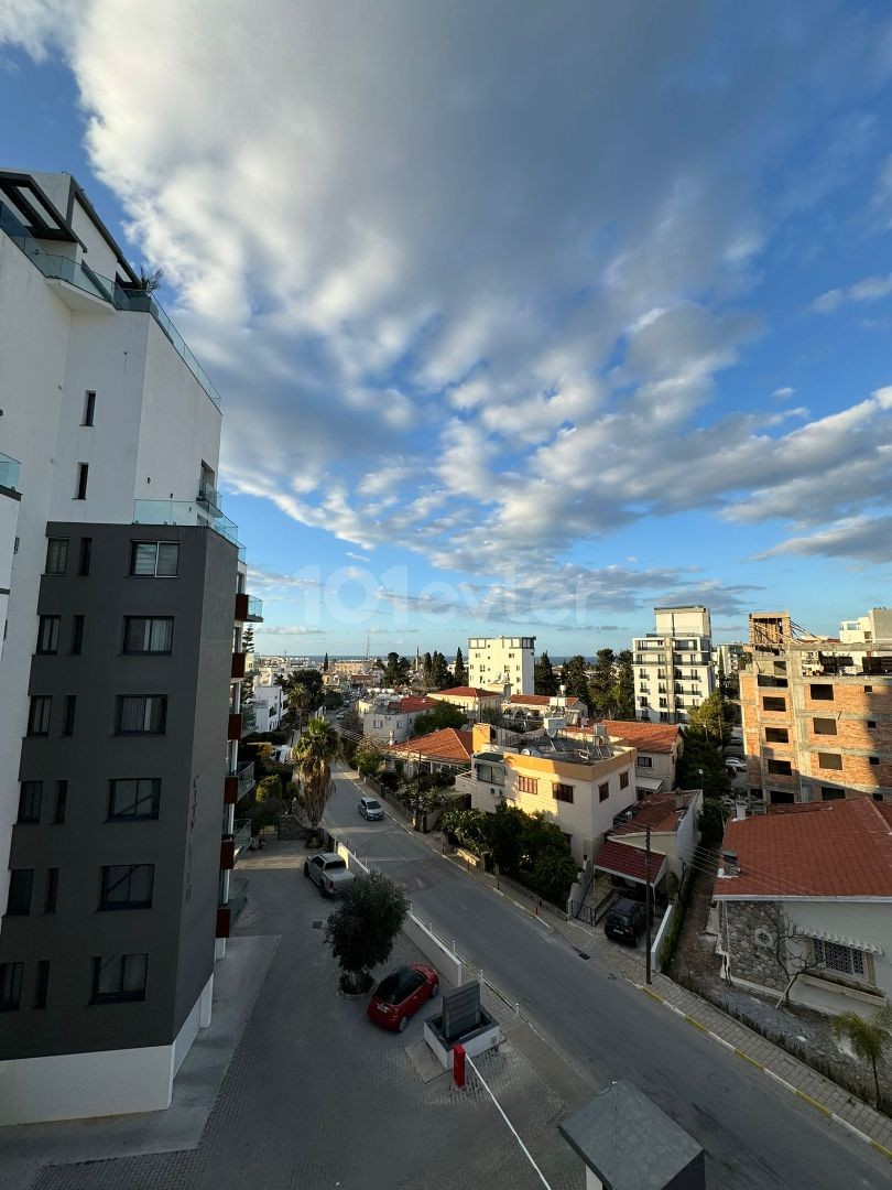 VOLLSTÄNDIG MÖBLIERTE 2+1 LUXUSWOHNUNG ZU VERMIETEN IM ZYPERN GIRNE CENTER (TÜRK-VIERTEL)